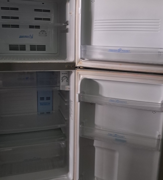 Tủ Lạnh Cũ Aqua Inverter 205 Lít